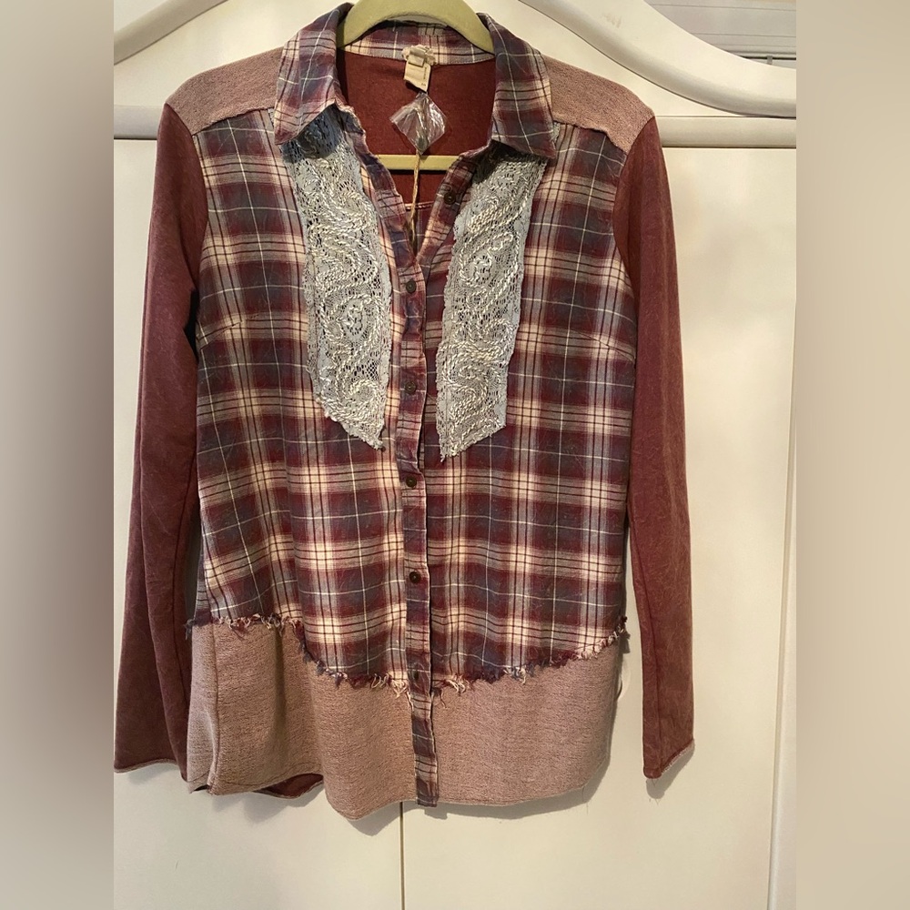 Gimmicks by BKE Buckle Burgundy and Cream Plaid Shirt Button up Comfy NWT